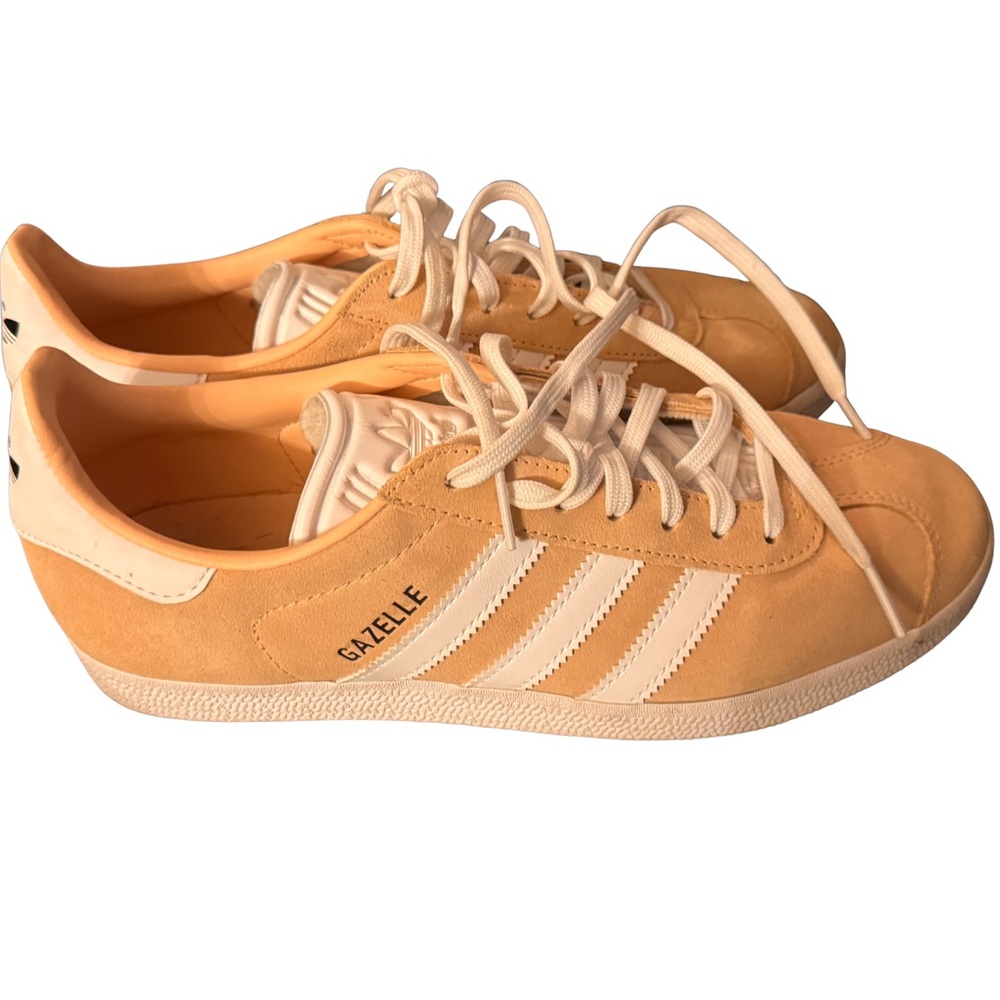 Adidas Gazelle Sneakers – Tan Suede & White Stripes – Unisex